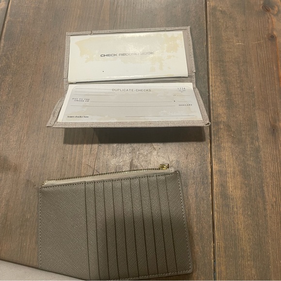 Neiman Marcus Women’s Cream Envelope Checkbook 100% Leather Wallet - Picture 5 of 8